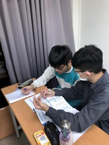 Yuling高中職專業科目家教中心 - 松山工農高二資訊科同學針對數位邏輯段考進度

