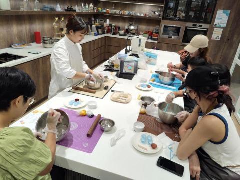 Just Believe Cooking Studio  - 提供油畫班的專家