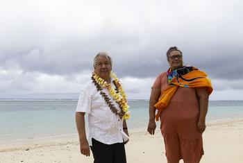 正在太平洋岛国萨摩亚访问的古特雷斯当天会见了因海平面上升和海岸侵蚀而被迫迁离家园的居民。