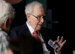 Warren Buffett liên tục nắm giữ 3 cổ phiếu đặc biệt nào suốt gần 40 năm?
