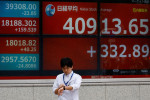 World stocks rise, US yields dip amid jobs data, UK labor landslide