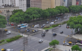 世界最寬的大道在阿根廷 有16個車道