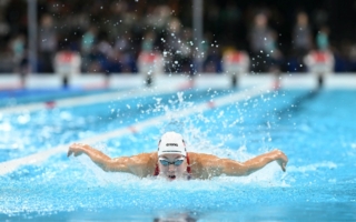 美21岁选手打破100米女子蝶泳奥运纪录