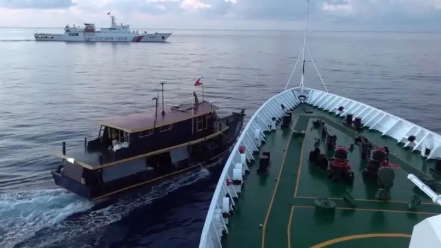 菲律賓補給船運送物資到"馬德雷山號"時遭到中國海警船隻攔截。