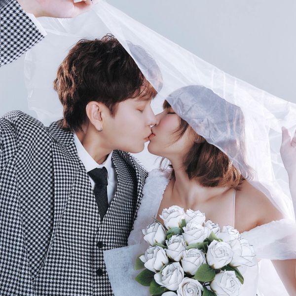 泫雅與龍俊亨成史上第一組結婚 K-Pop 歌手！韓國娛樂圈的「禁愛令」有多嚴重？承認交往公司市值蒸發 48 億韓元！