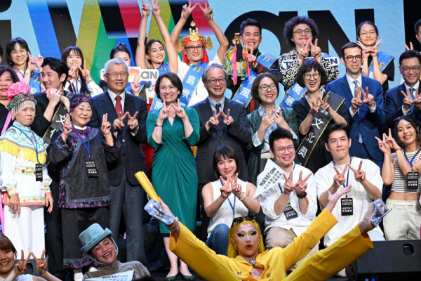 副總統蕭美琴「典雅綠」站台給讚聲 為巴黎文化奧運台灣隊全面打氣