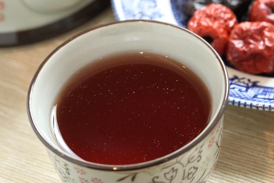 寒露養生來一杯！「黑豆桂圓紅棗茶」安神解憂又暖身