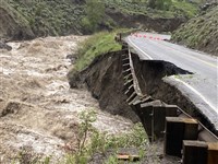 暴雨洪災重創美國黃石國家公園 34年來首度全面關閉[影]