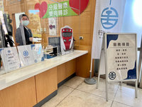 台鐵首座行動車站設在花蓮慈濟醫院 可購票換票