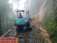 豪雨影響阿里山林鐵39K邊坡崩坍 火車停駛2日