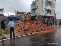 颱風海葵過境  金門百年雙喜樓不堪大雨崩塌