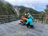 登玉山突眼睛不適  空勤總隊吊掛救援