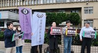 球團前領隊涉指使砸記者車開庭  民團聲援捍新聞自由