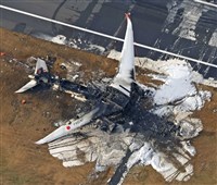 羽田機場撞機事故 醫師憶百名乘客疏散擠會議室：冷靜態度令人吃驚