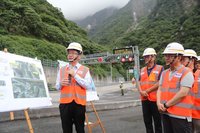 李孟諺視察花蓮震災復建 指示鐵公路聯防互通有無