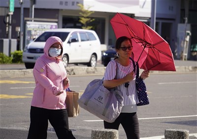 14縣市亮高溫燈號 高雄燈塔39.9度