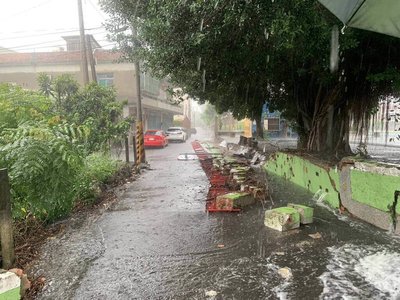 彰化大雨  大村部分淹水、花壇三春國小圍牆倒塌