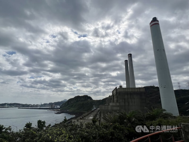 協和發電廠（圖）更新改建規劃設第4座天然氣接收站（四接）擬填海造地，民團發起護海公投。（中央社檔案照片）