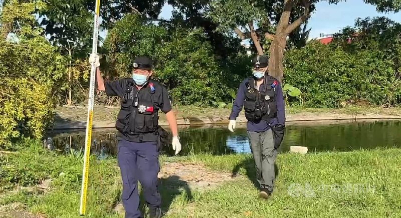 台東���2歲張姓女童14日在住家附近一處池塘不慎溺水，消防人員獲報到場將人救起，一度呈現OHCA（到院前心肺功能停止），送醫搶救後總算恢復心跳；警方獲報也到場了解溺水原因。中央社記者盧太城台東攝  112年9月14日