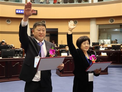 花蓮縣議長張峻連任宣布退出國民黨 藍軍6人跑票