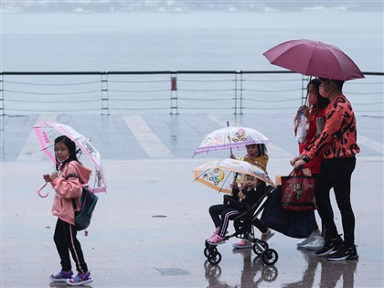 桃園以北、東部有雨 中南部日夜溫差大