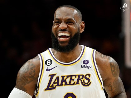 爭睹詹姆斯寫NBA歷史 場邊座位喊價近280萬元