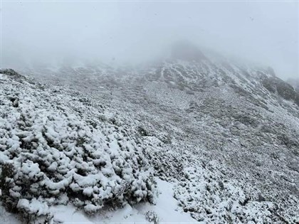 雪山罕見4月雪  最深積雪逾30公分