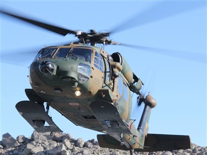 日本自衛隊直升機沖繩上空失聯 機上10人下落不明
