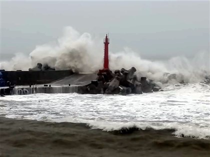 颱風海葵撲台 下午3時台東登陸