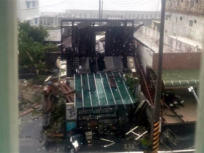 颱風海葵挾強風豪雨 綠島民宿倒塌東海岸鄉鎮一片狼藉