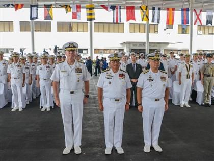 美菲聯合海軍演習展開 英加日派兵參與對中秀肌肉