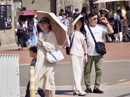 25日多雲到晴3縣市防36度高溫 26日北部轉涼有雨