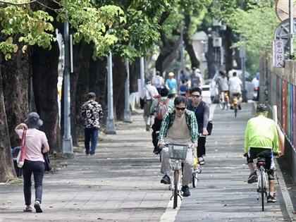 26日鋒面通過北部濕涼 28日起回溫轉悶熱