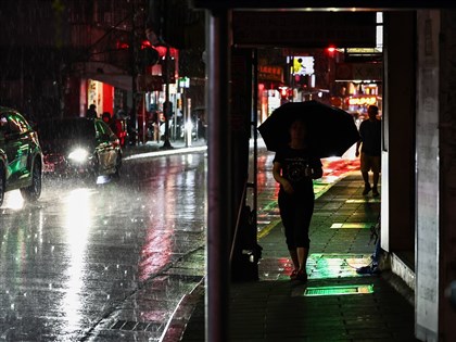 西半部22日前防局部大雨 週末熱帶低壓可能生成