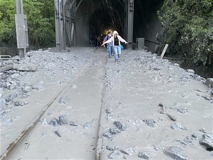 台鐵列車西線花蓮撞土石流 告警系統位東線難阻憾事