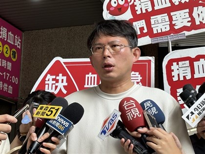 傳藍想找白商量修選罷法 黃國昌：非優先法案清單