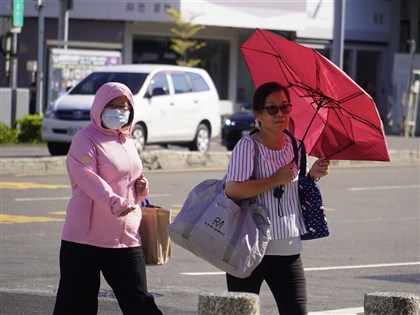 25日中部以北午後降雨至晚間 雙北等14縣市亮高溫燈號