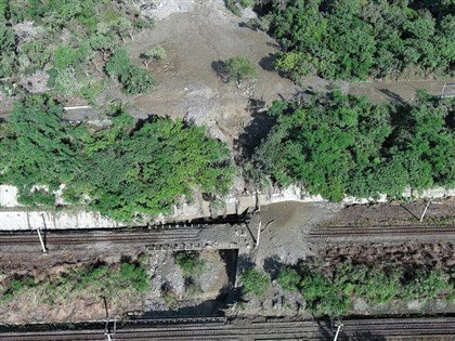 台鐵花蓮段恢復雙線通車 和仁-崇德慢行經過