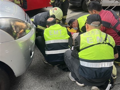 日本客遊鶯歌走斑馬線遭左轉車撞 肋骨骨折送醫