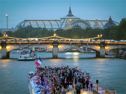 巴黎奧運開幕式順利結束 法國總統：我們辦到了