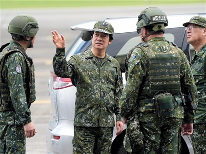 總統感謝國軍守護國家捍衛主權 強調和平是唯一選擇