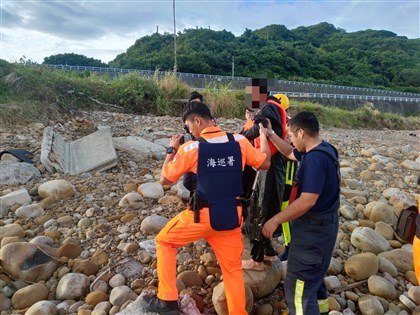 中國籍男子搭橡皮艇闖林口海域 嚴重脫水送醫