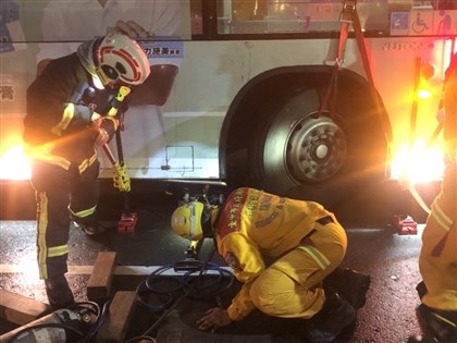 東海學生台中過馬路遭公車撞死 駕駛20萬元交保