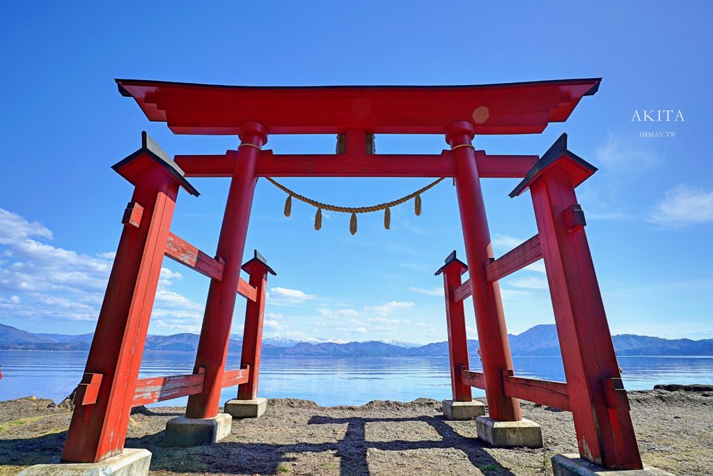 秋田 | 座落在田澤湖畔、祭祀辰子姬的龍神社「御座石神社」| 美的守護神、田澤湖周遊巴士路線 @偽日本人May．食遊玩樂