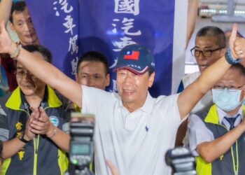 圖／郭台銘加入總統選局，炒熱選情的結果，是否反而讓泛藍的立委席次再向下探底？（圖／郭台銘臉書）