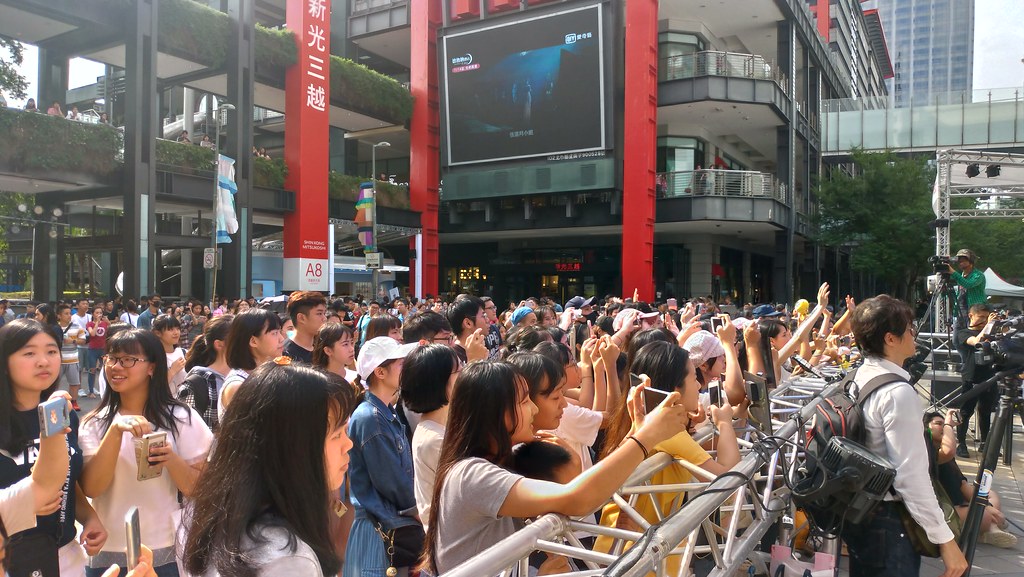 免廢音樂節曙光祭於信義區香堤大道登場，吸引許多民眾參加「免廢」音樂節。孫文臨攝