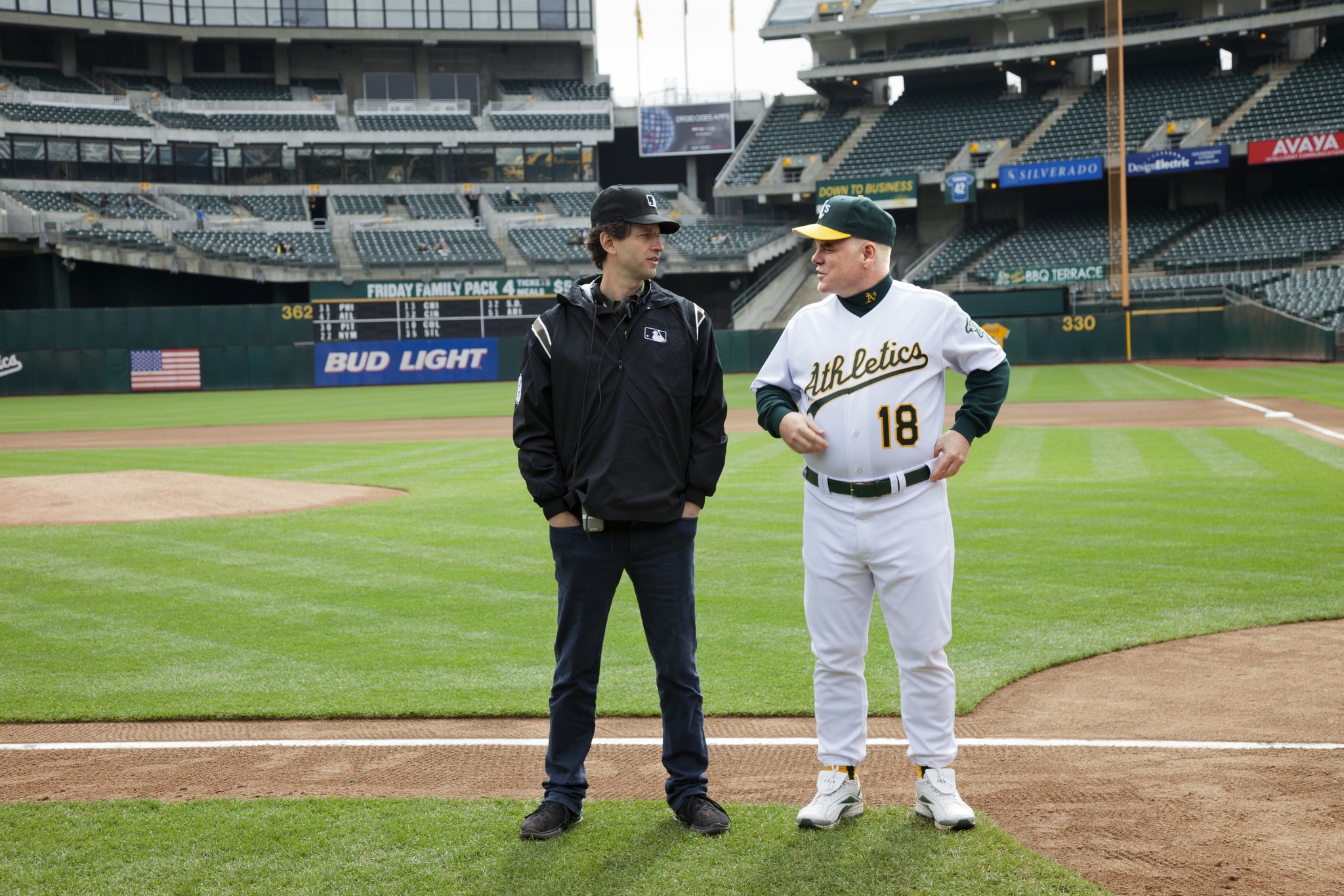 Philip Seymour Hoffman and Bennett Miller in Moneyball (2011)