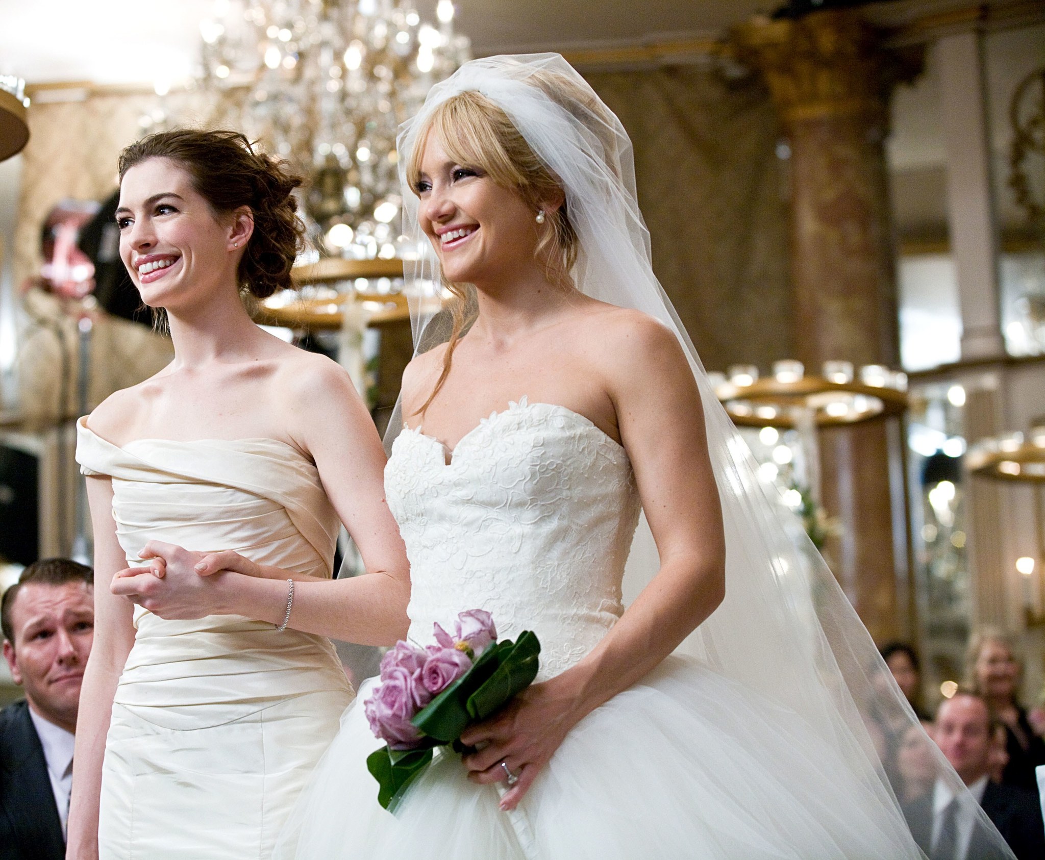 Anne Hathaway and Kate Hudson in Bride Wars (2009)