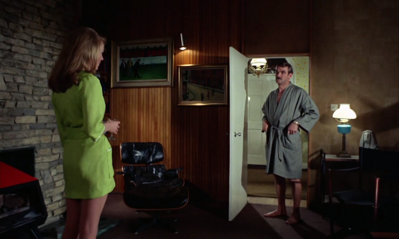 Stanley Baker and Joanna Pettet in Robbery (1967)