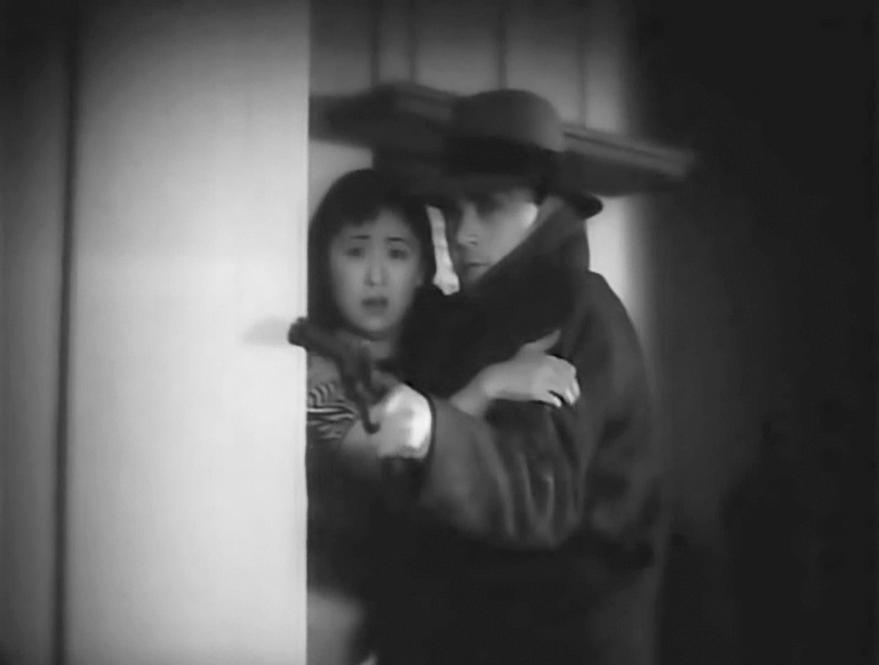 Jôji Oka and Kinuyo Tanaka in Dragnet Girl (1933)